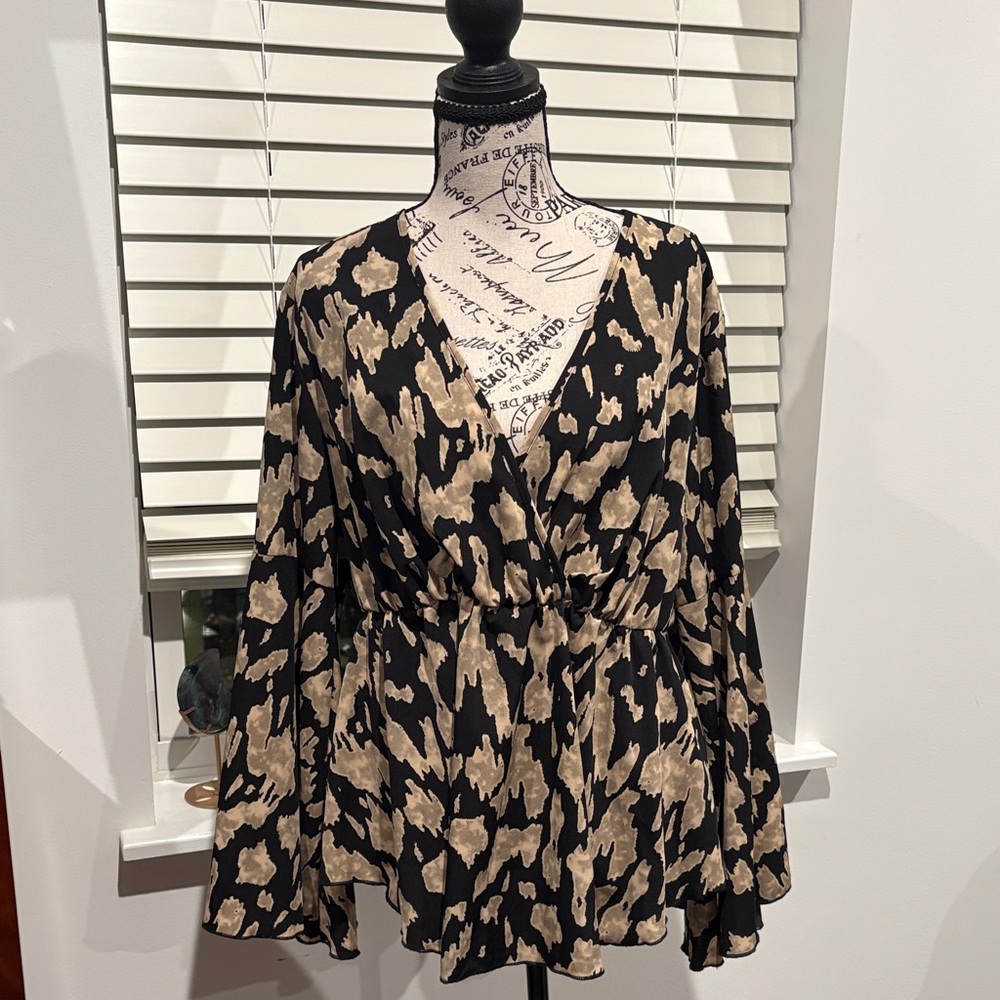 Elegant Black and Tan Women's Top